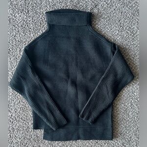 NWT Goodnight Macaroon Black Ribbed Turtleneck Medium